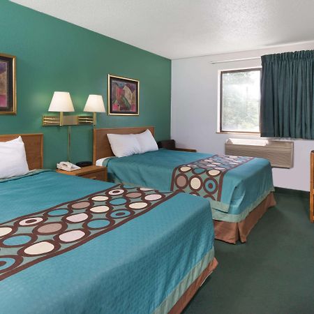 Super 8 By Wyndham New Stanton Hotell Exteriör bild