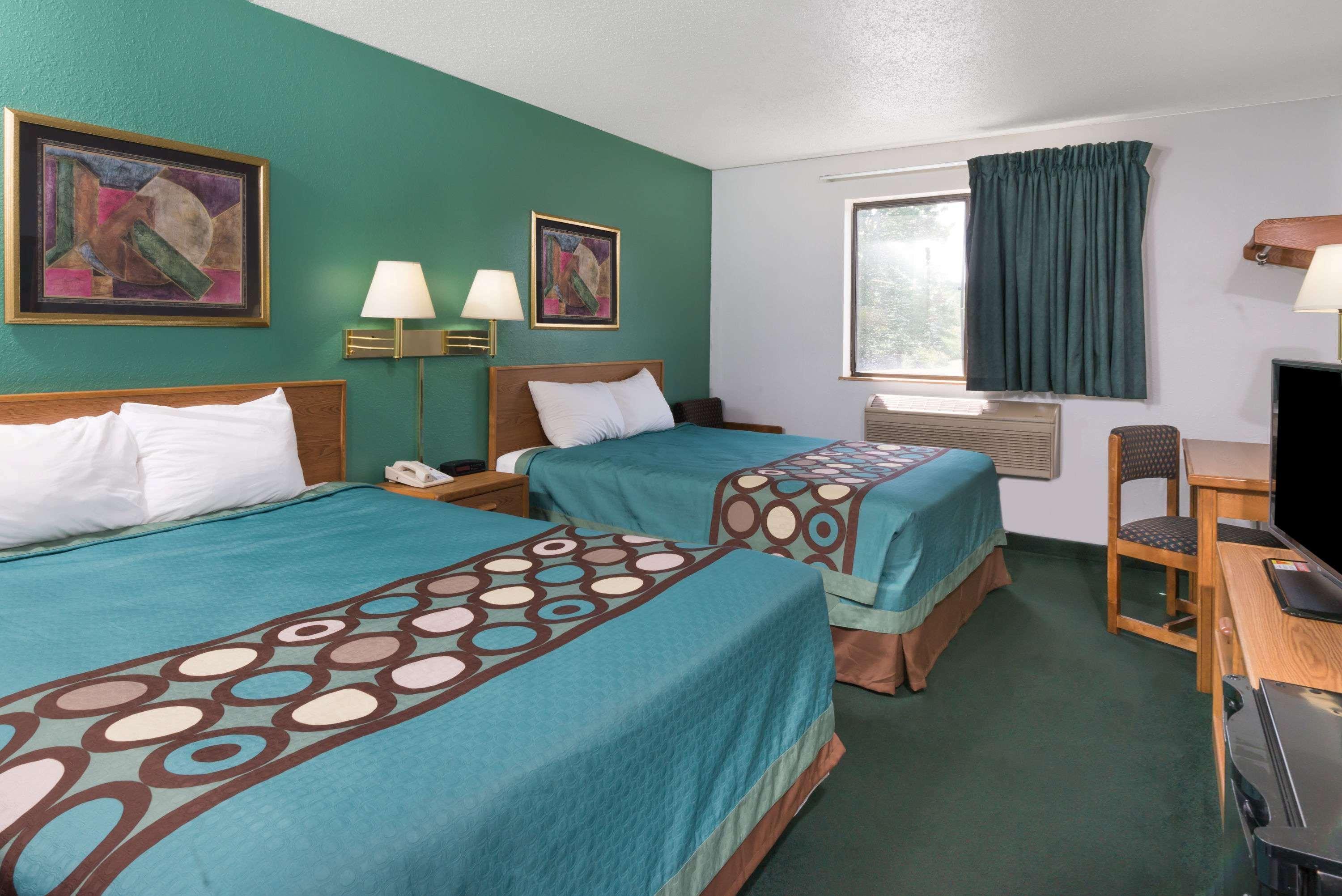 Super 8 By Wyndham New Stanton Hotell Exteriör bild