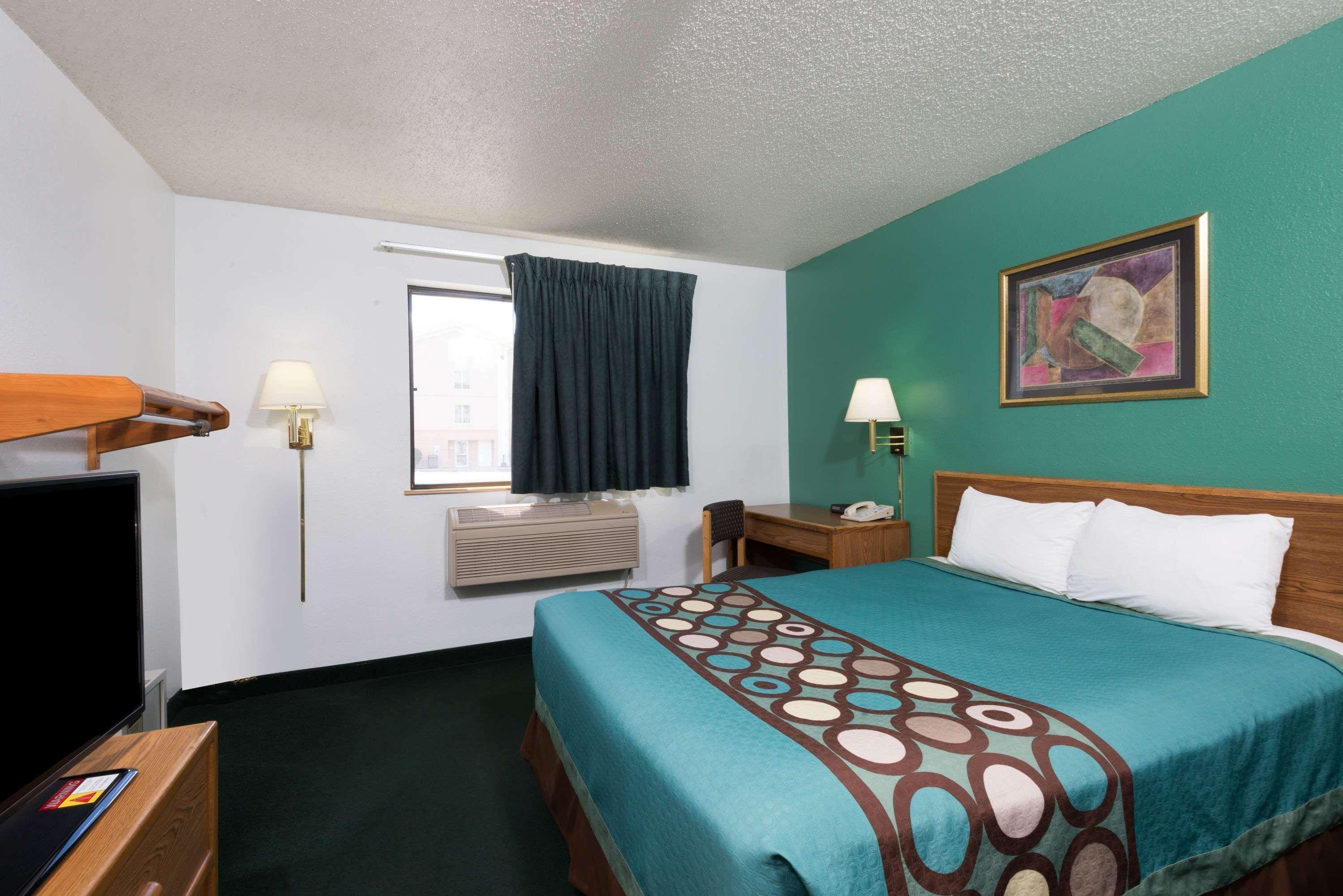 Super 8 By Wyndham New Stanton Hotell Exteriör bild