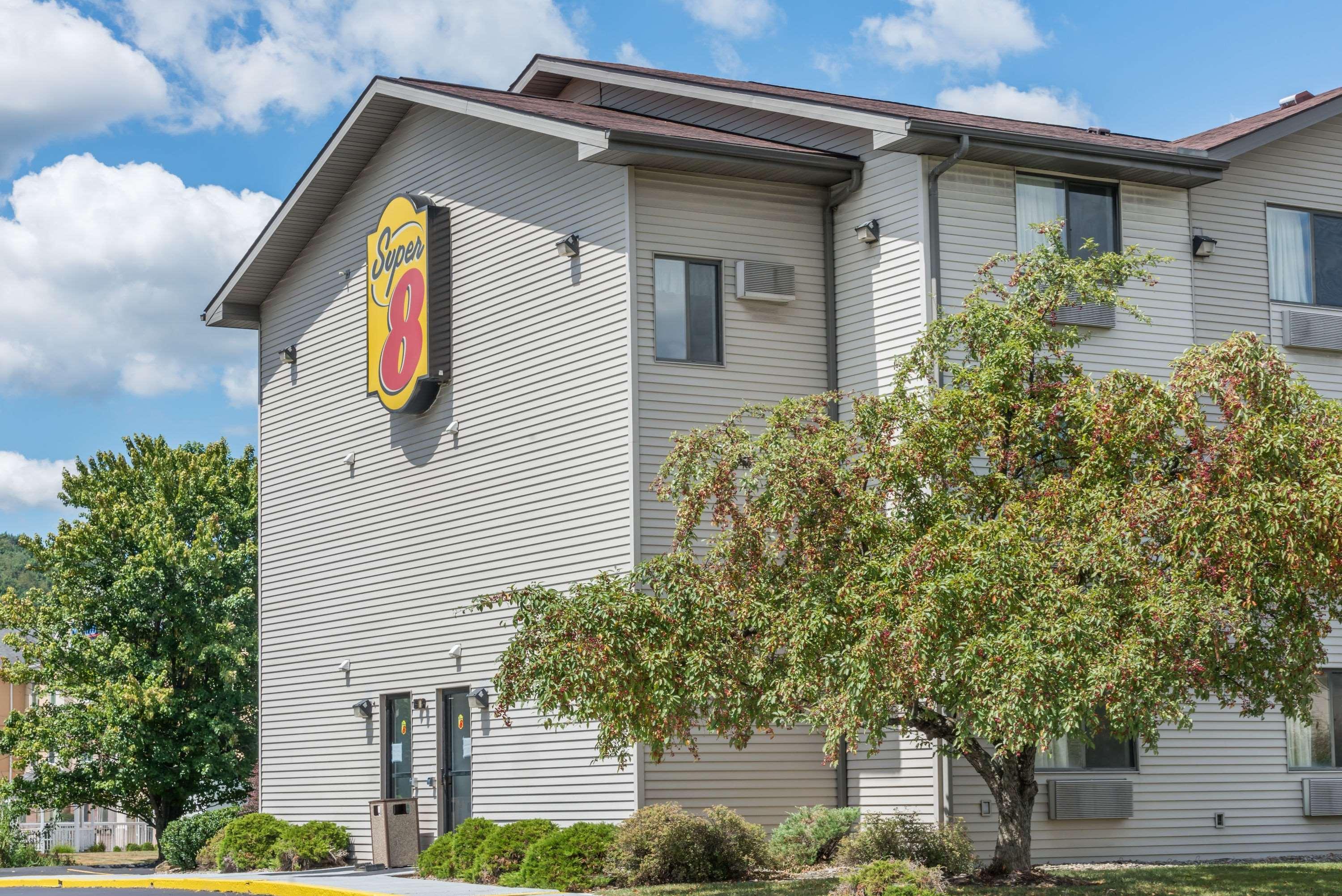 Super 8 By Wyndham New Stanton Hotell Exteriör bild